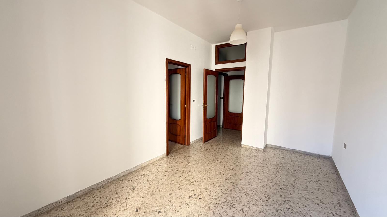 P R E Z Z O R I B A S S A T O - Centrale Appartamento Con Ascensore.